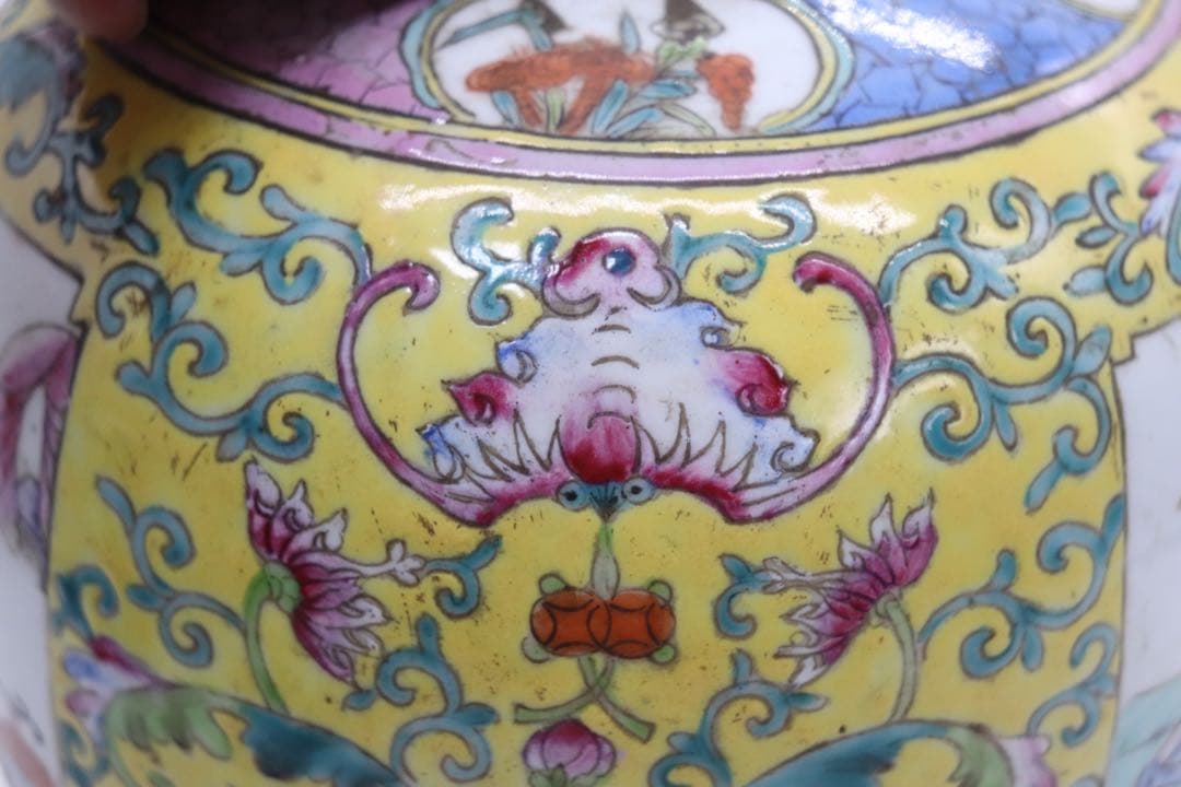 中国　粉彩　人物紋壺　乾隆年製　送料込み1213