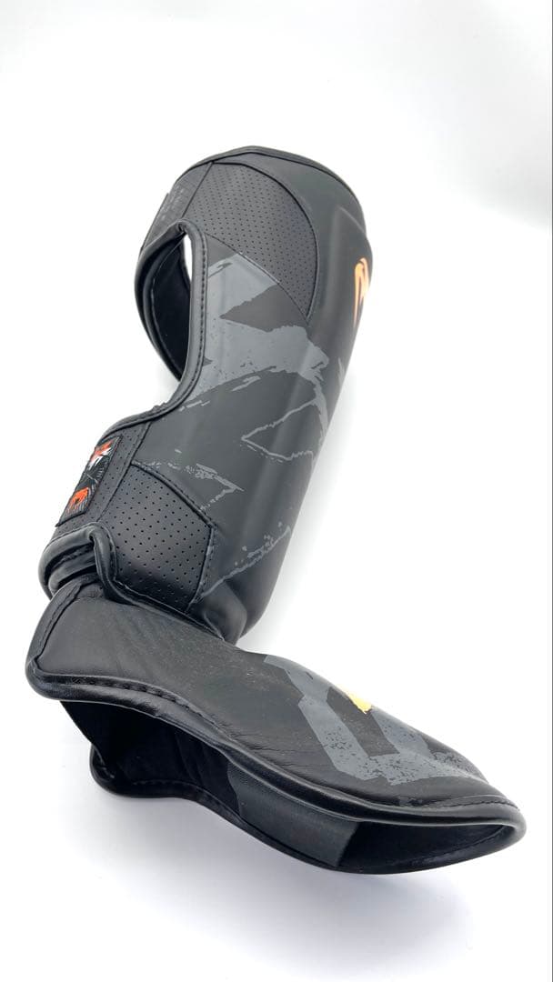 【新品】Venum S47 シンガード - ブラック/オレンジ　Mサイズ