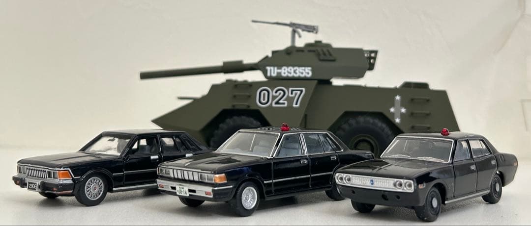 トミカリミテッドヴィンテージ 西部警察 多目的装甲車 覆面パトカー3台付セット