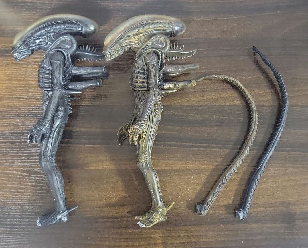 エイリアン ダークイエローVer. エイリアン フィギュア　2体セット