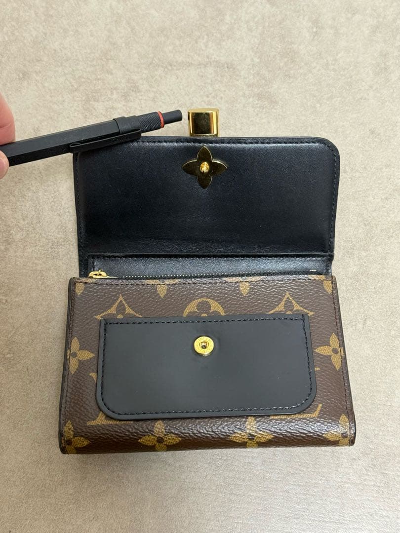 ルイヴィトン ポルトフォイユ フラワー コンパクト M62578