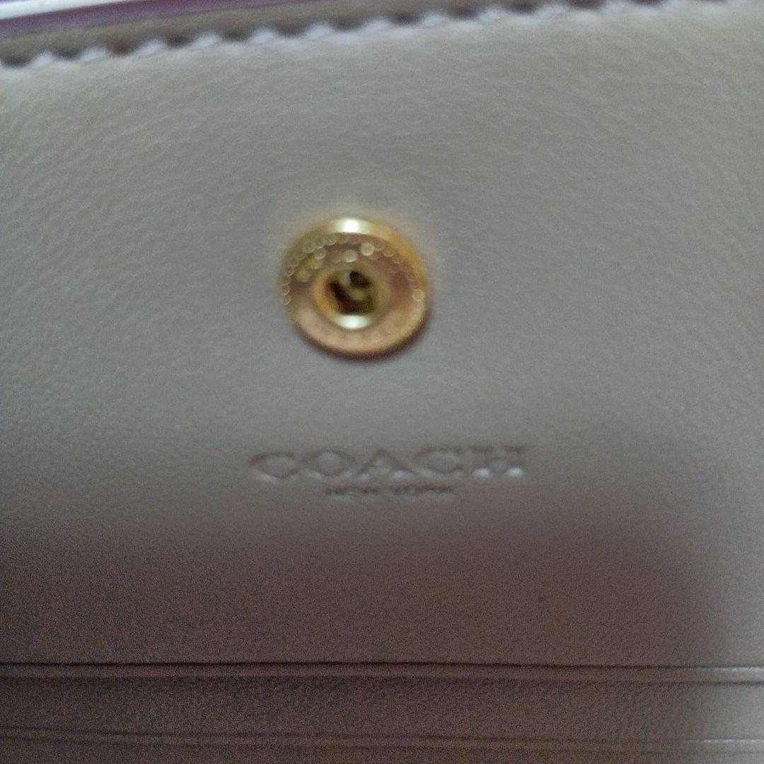 新品未使用COACH イチゴ柄 二つ折り財布
