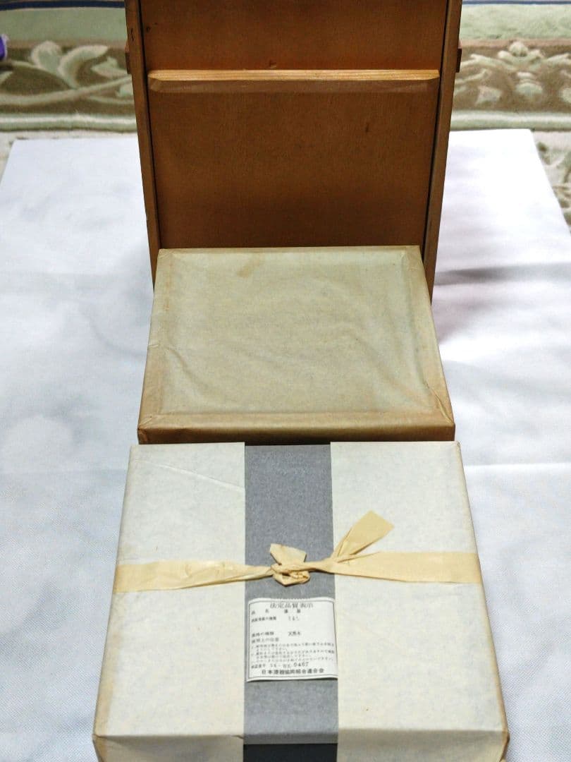 黒赤漆塗り　縁取り金色　2段重箱✕2　木箱入り　天然木