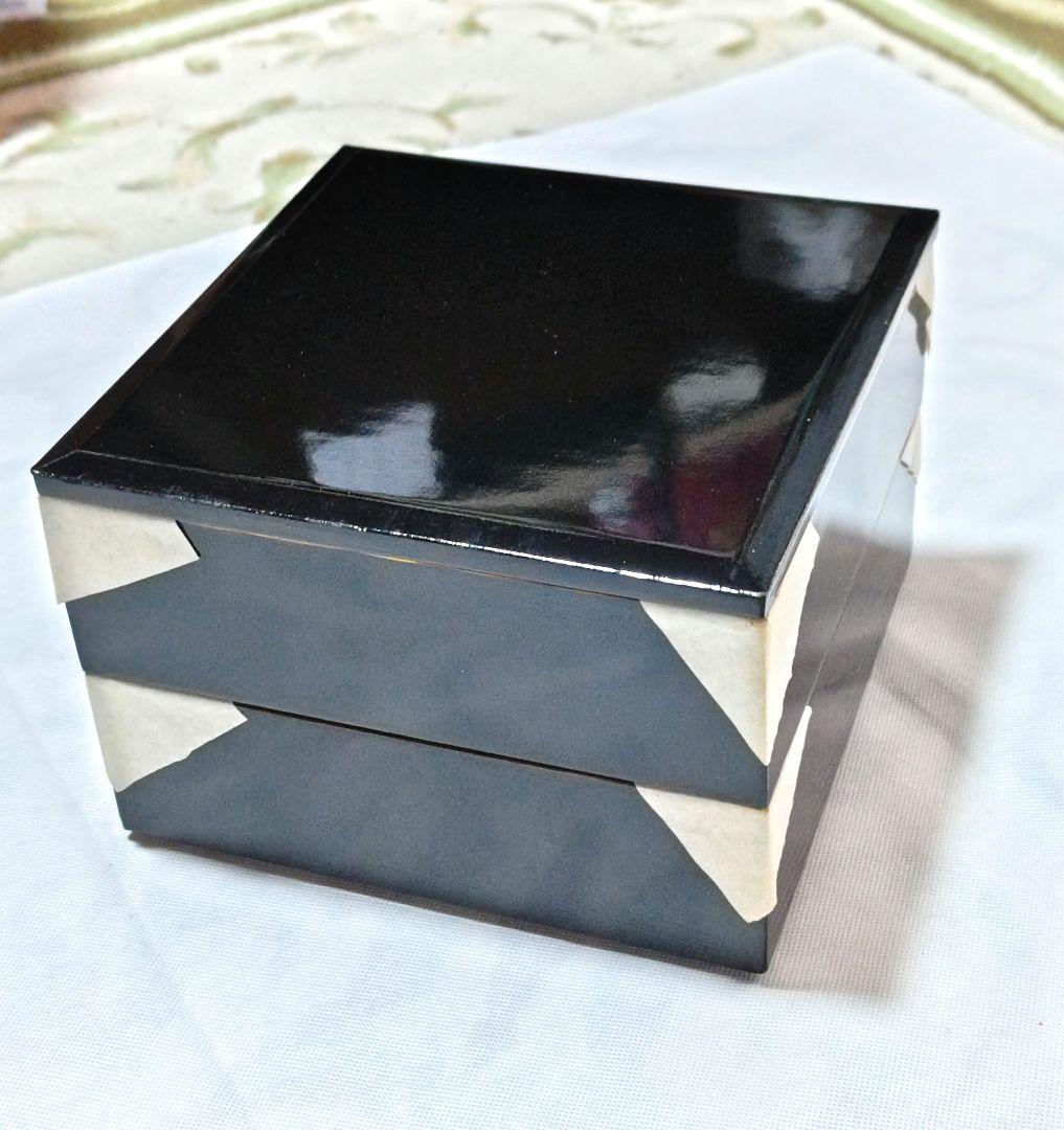 黒赤漆塗り　縁取り金色　2段重箱✕2　木箱入り　天然木