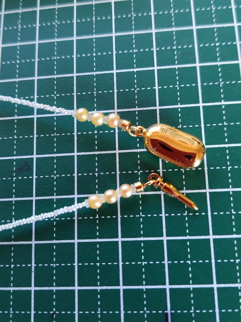 アコヤ真珠、あこやベビーパール　ゴールド(染)と、あこや砂芥子パール、オメガ風