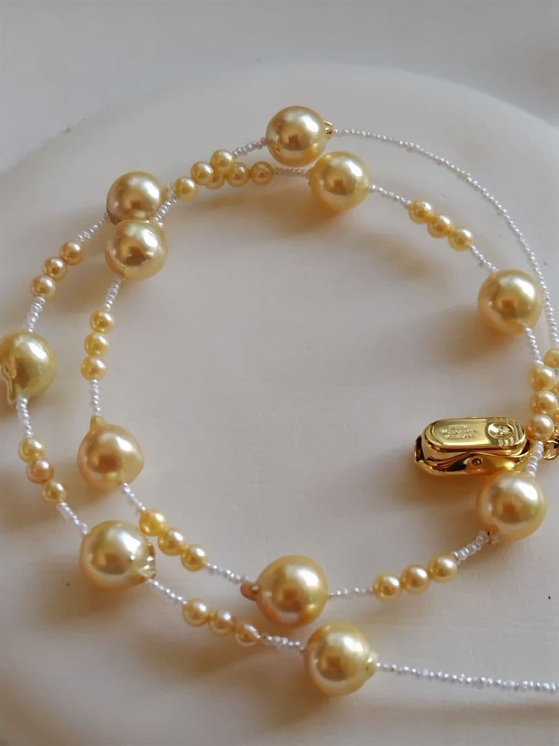 アコヤ真珠、あこやベビーパール　ゴールド(染)と、あこや砂芥子パール、オメガ風