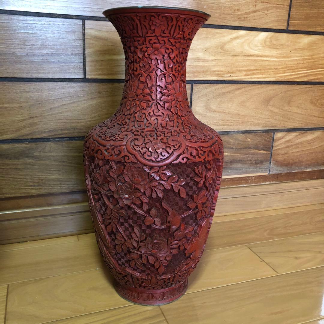 アンティーク　赤い木製彫刻花瓶