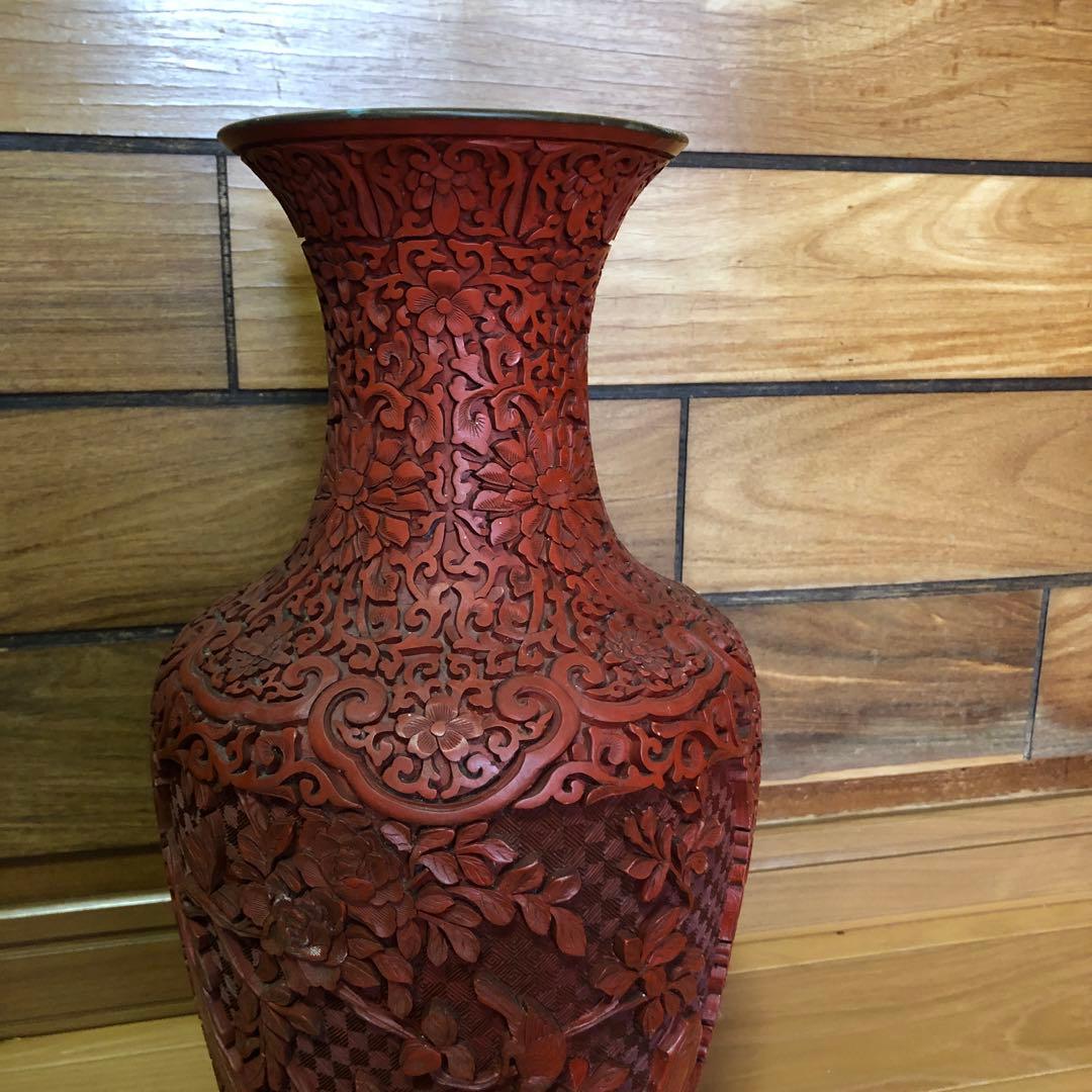 アンティーク　赤い木製彫刻花瓶