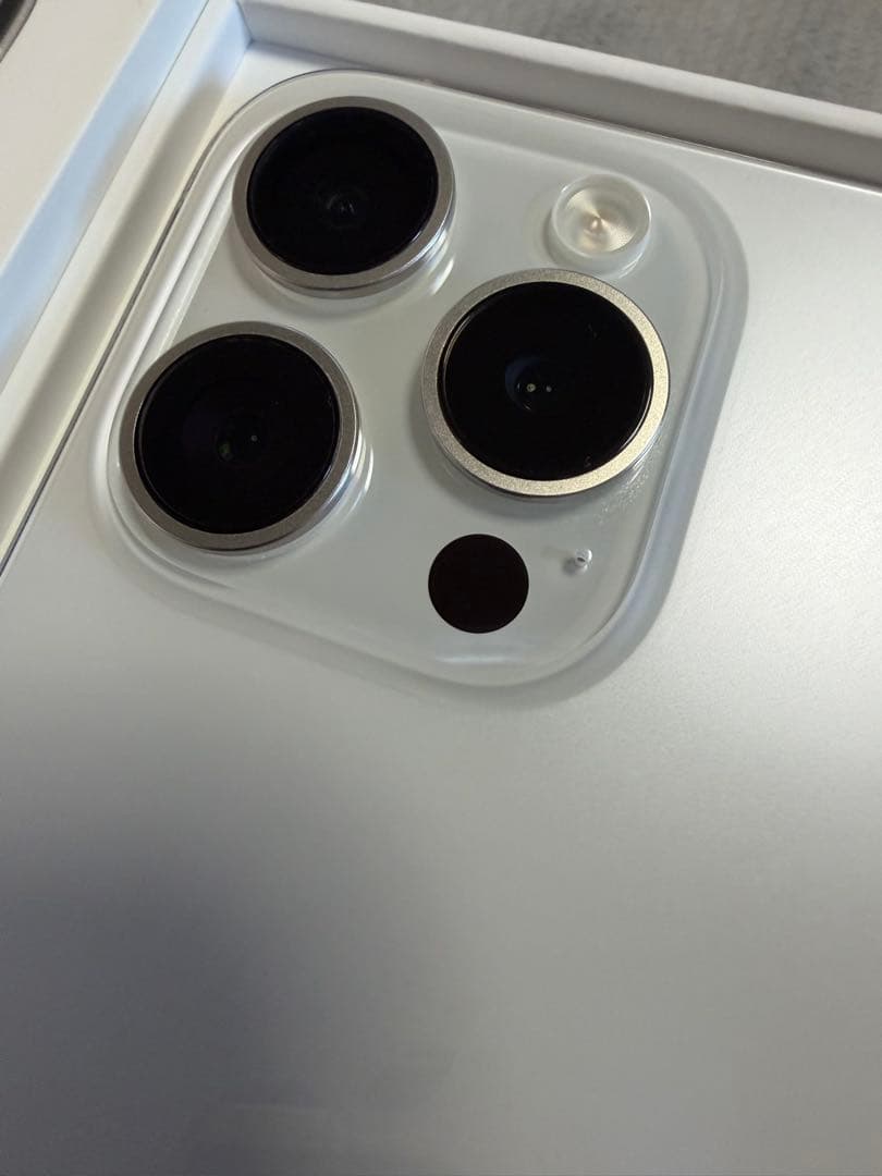 Apple iPhone 15 Pro ホワイトチタニウム 128GB