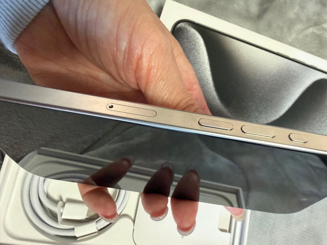 Apple iPhone 15 Pro ホワイトチタニウム 128GB