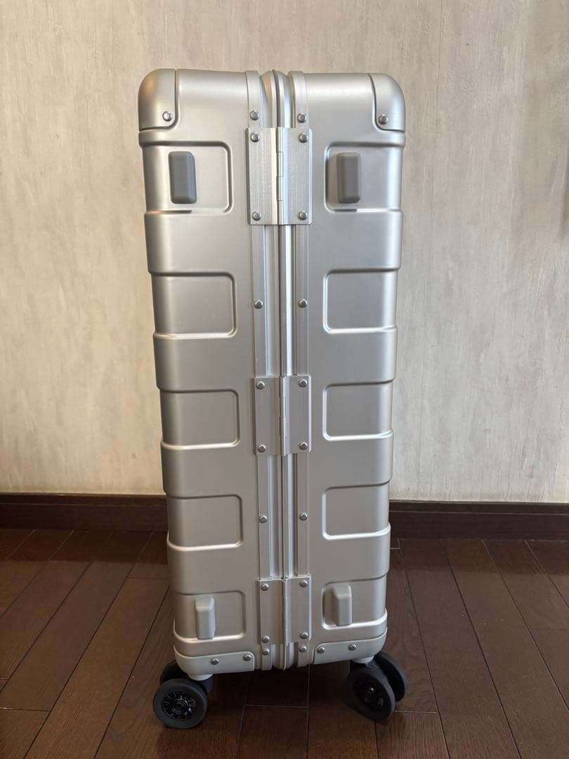 無印良品キャリーケース　アルミハードキャリー（60Ｌ）