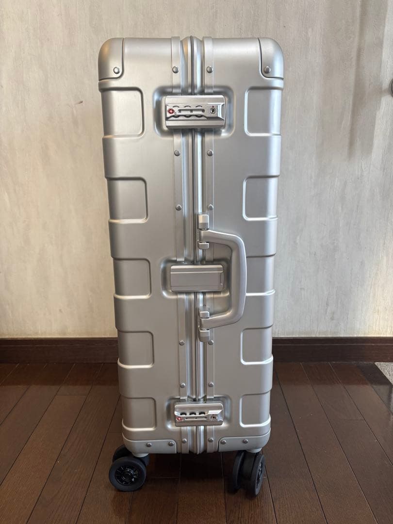 無印良品キャリーケース　アルミハードキャリー（60Ｌ）