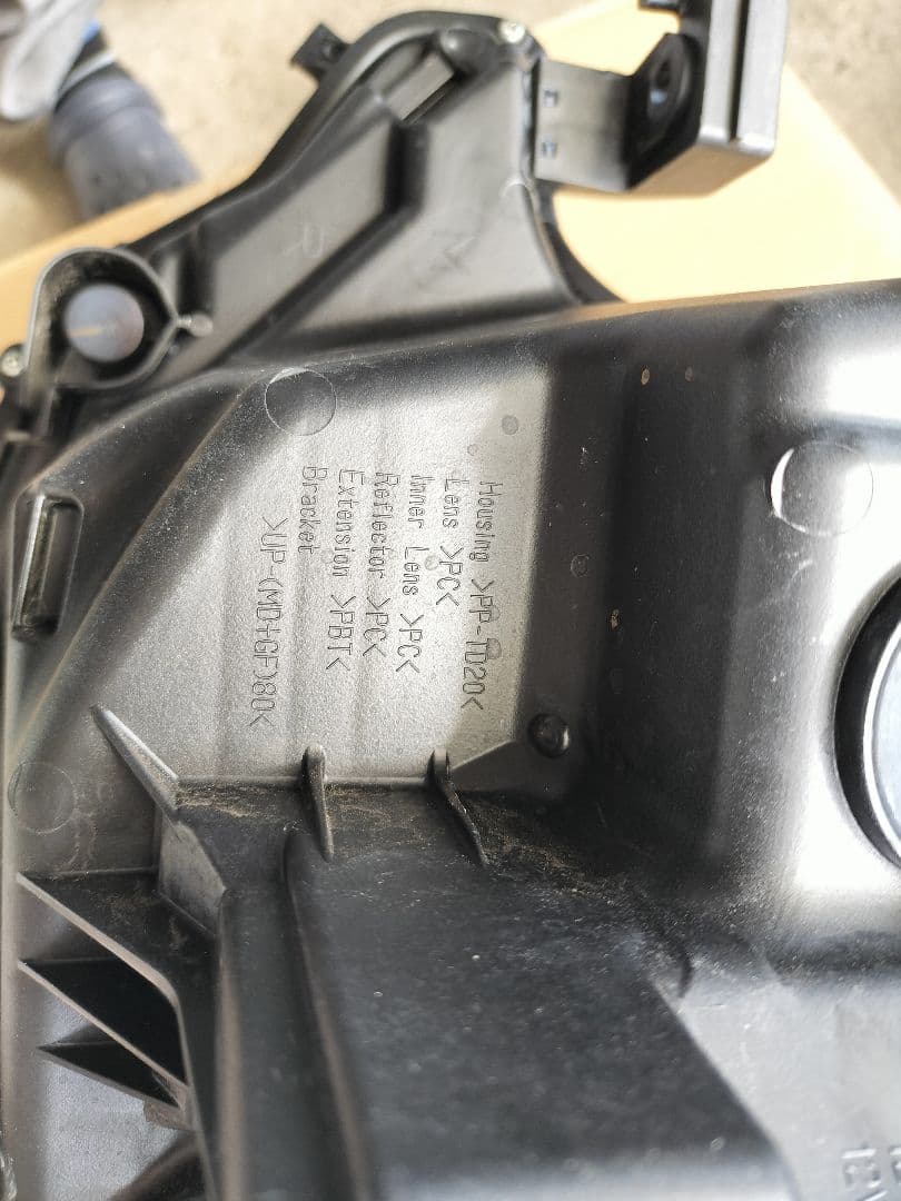 ダイハツ　ミライース 　ヘッドライト