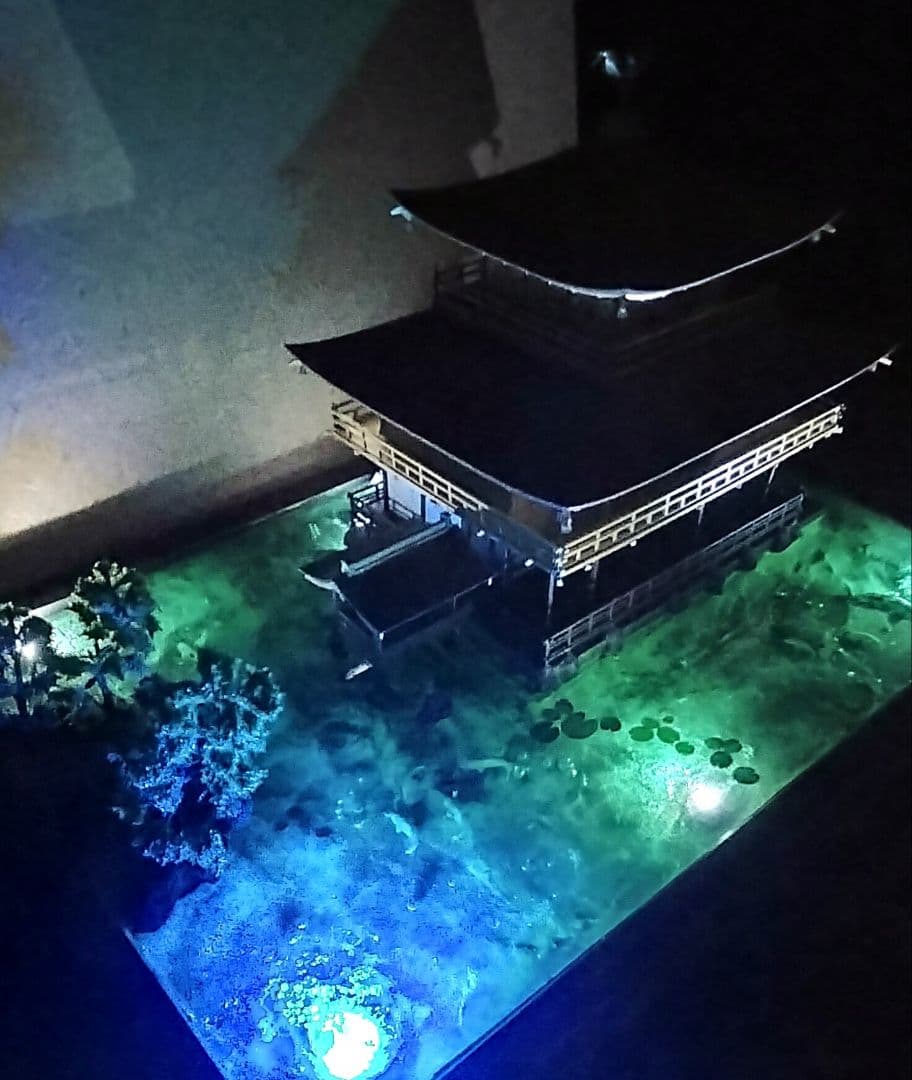 精密情景ジオラマ 世界遺産 鹿苑寺金閣 USB電源LED照明 アクリルケース付き