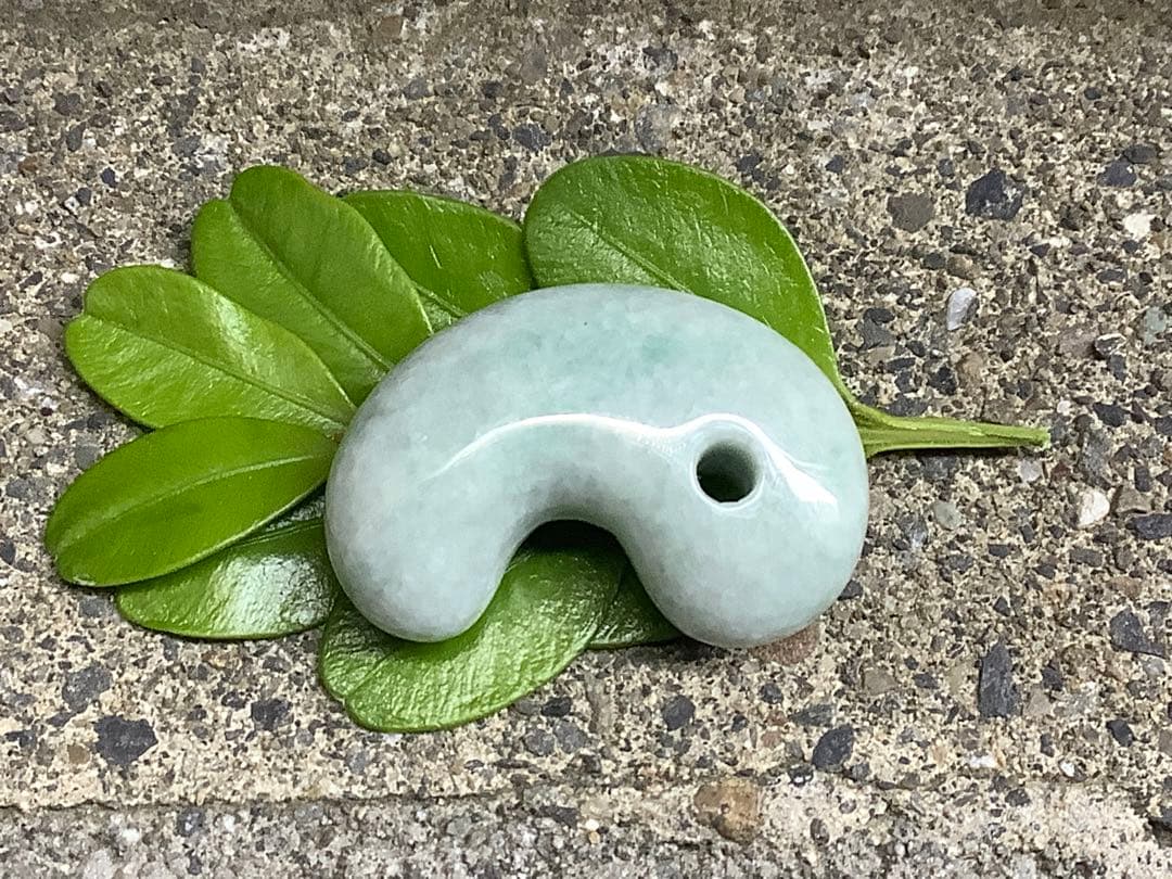 ⭕️ ⭕️神宿る本物の勾玉‼️　吉祥開運　糸魚川翡翠*ジェダイト　外部鑑定鑑別書付‼️