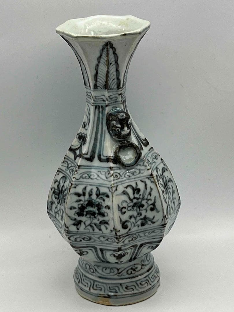 元時代 染付 青花花卉文双獸耳八楞瓶 【著名蒐集家家族旧蔵】(C-41)