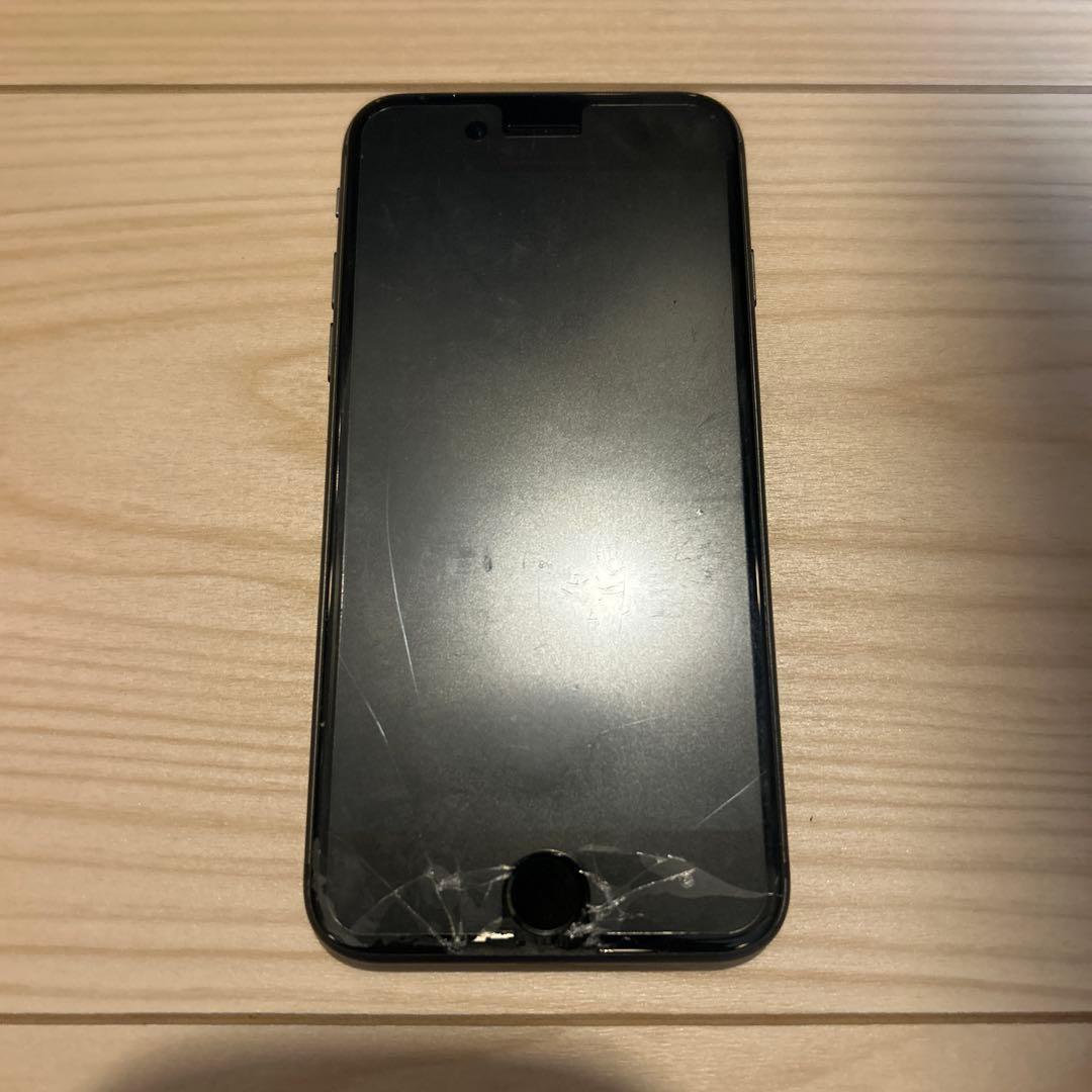 iPhone 8 ブラック 64GB au バッテリー最大容量100% 画面割れ