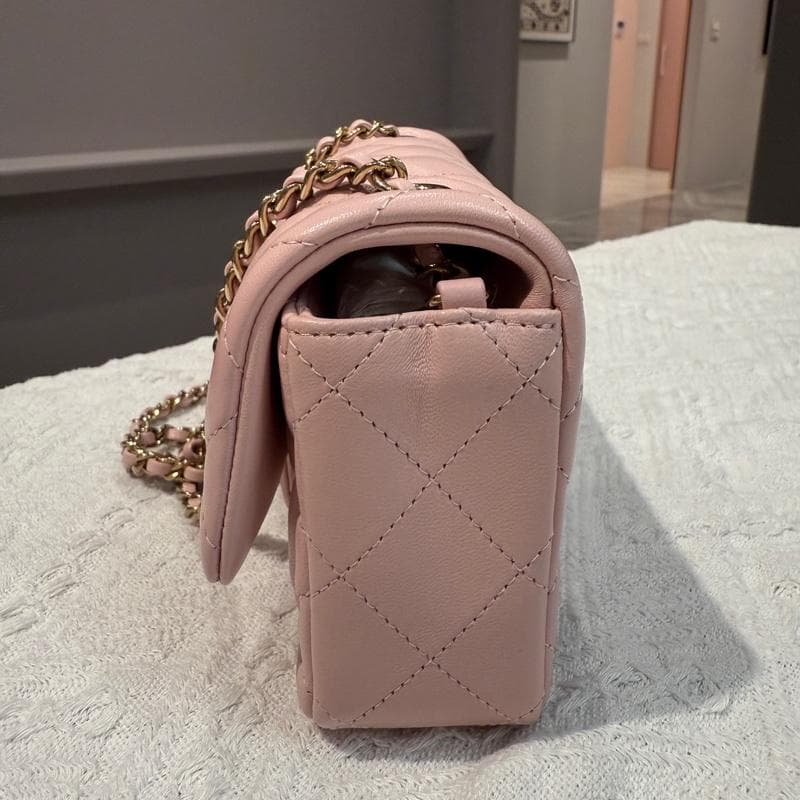 ミニラムスキン シングルフラップ シングルチェーンバッグ ピンク ゴールド金具