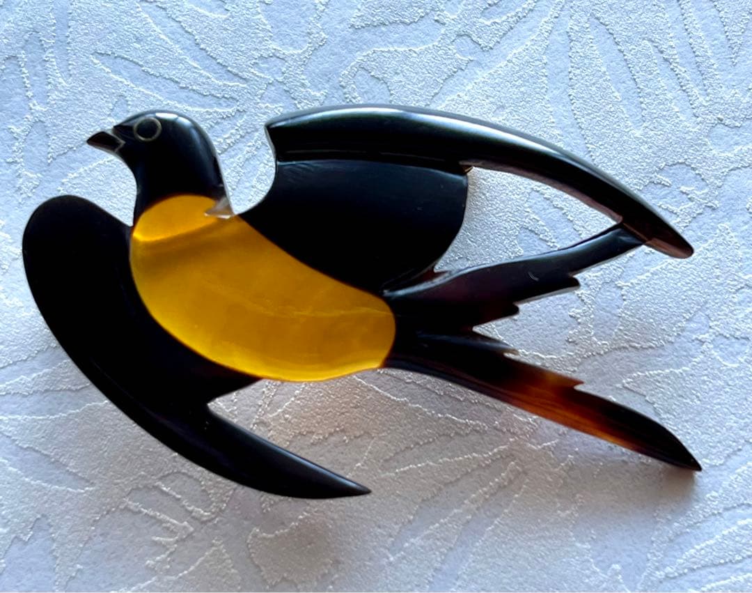 【再値引き】べっ甲　ツバメブローチ