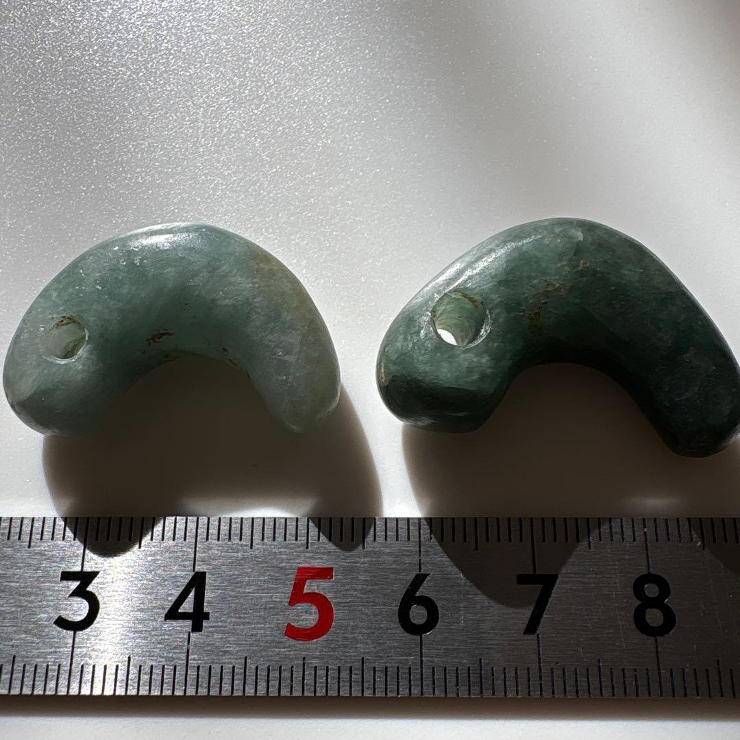 ヒスイ　勾玉二つ