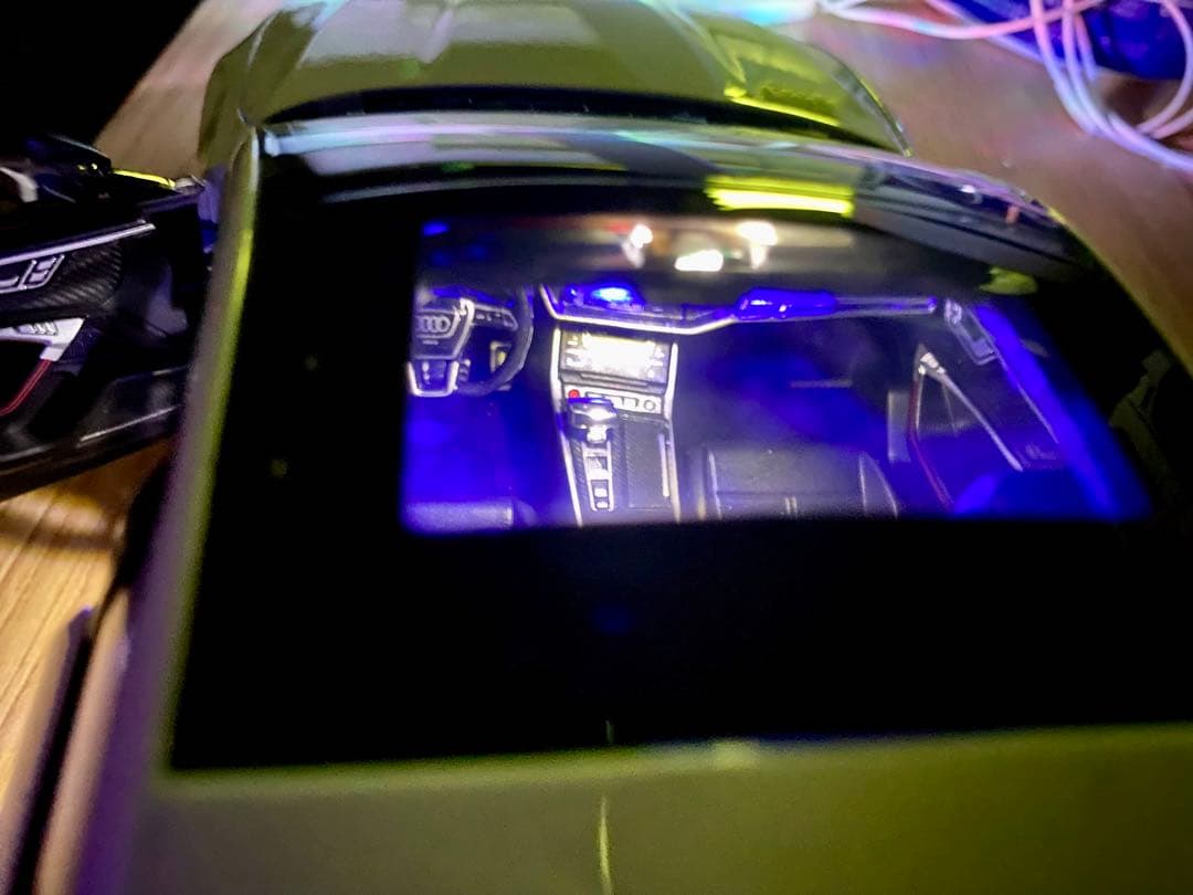 1/18 Audi 合金製ミニカー LED点灯 サウンド 鍵付