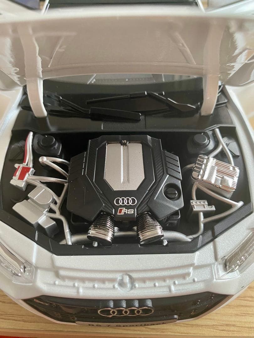 1/18 Audi 合金製ミニカー LED点灯 サウンド 鍵付