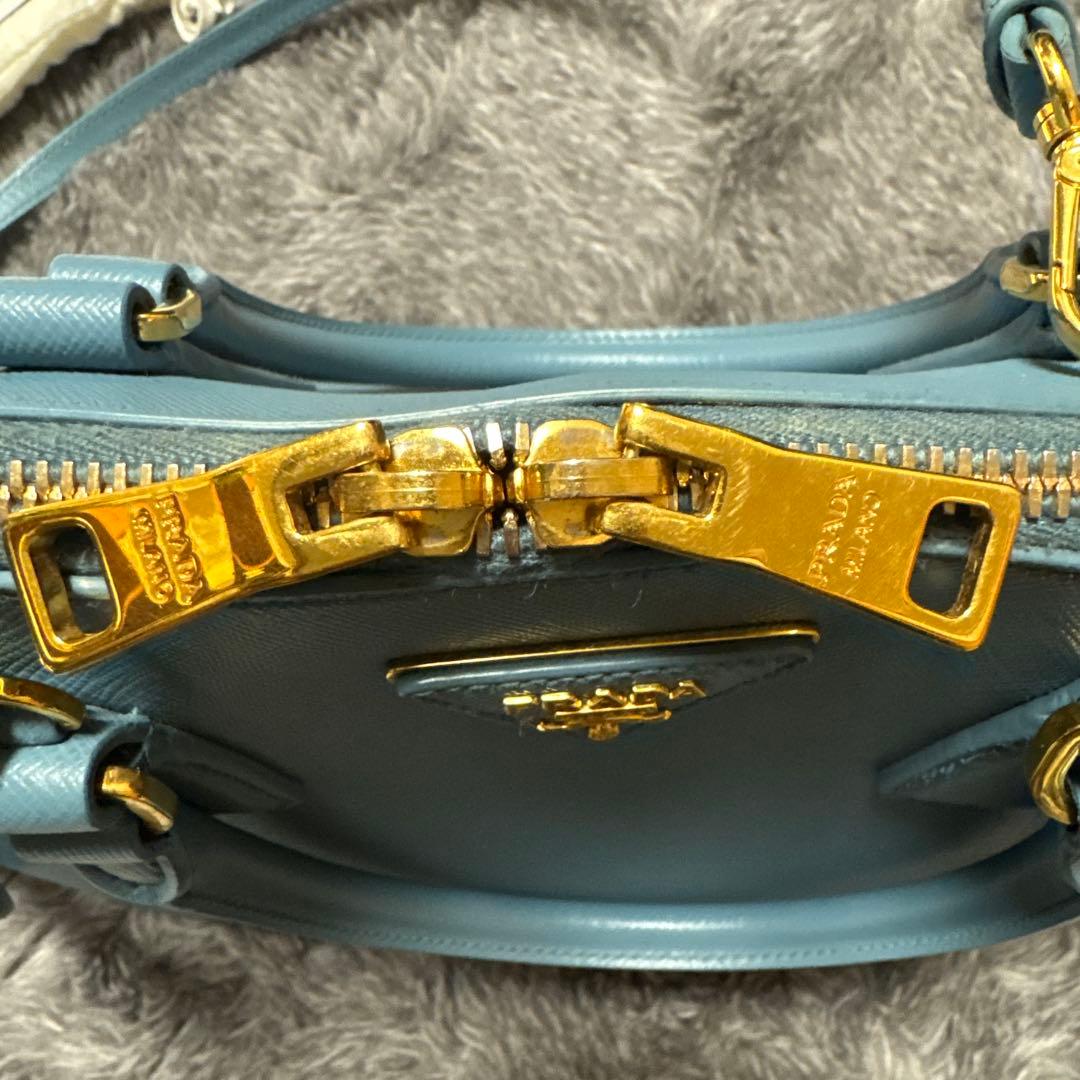 未使用級プラダショルダーバッグ