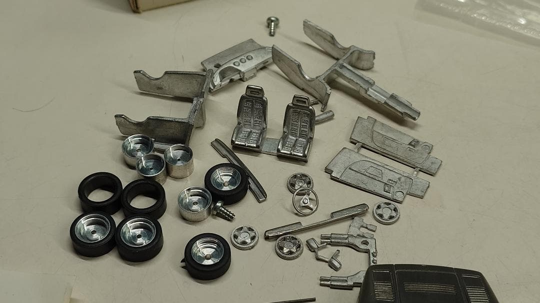 d*2様 Ferrari 288 GTO 1984 メタルキット