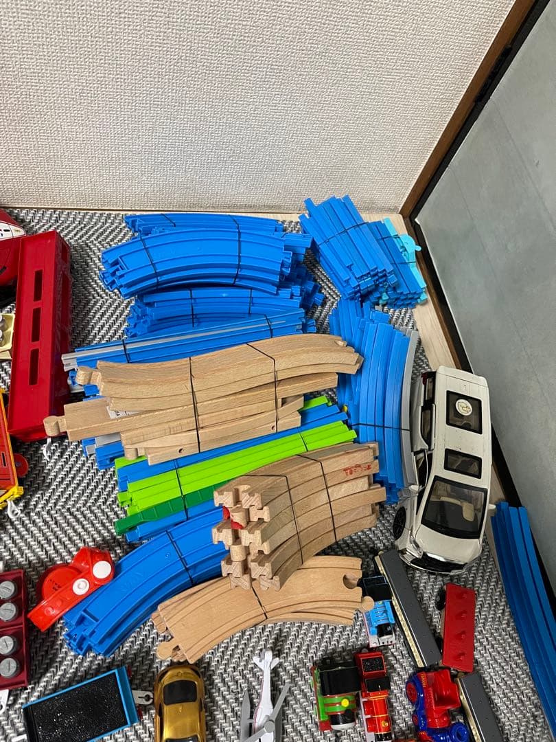 トミカやプラレールセット