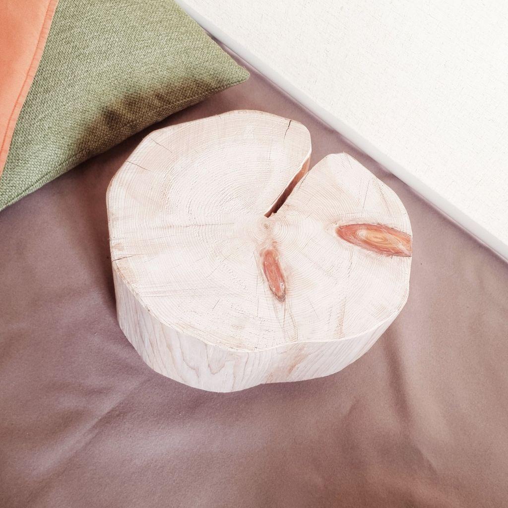 ナチュラルウッドのサイドテーブル 木の温もりと天然アロマの香り 椅子・花台