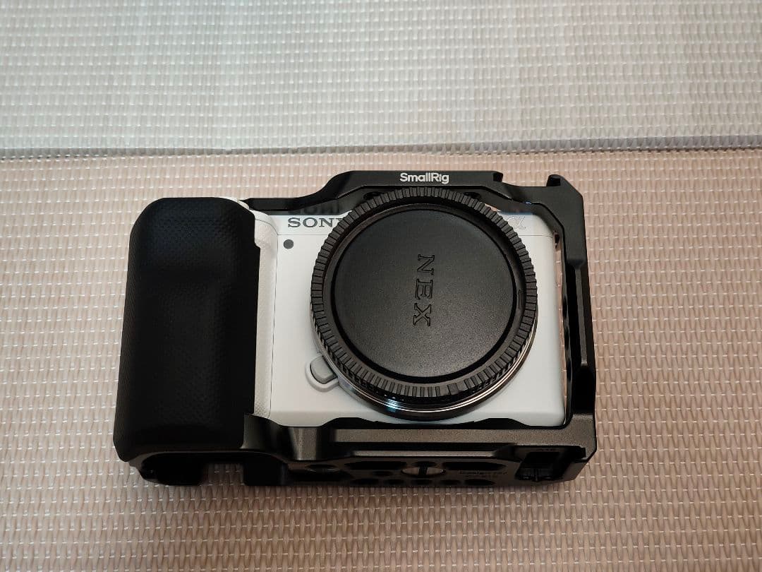 ミラーレスカメラ　SONY ZV-E10ボディ smallrig製リグ付き