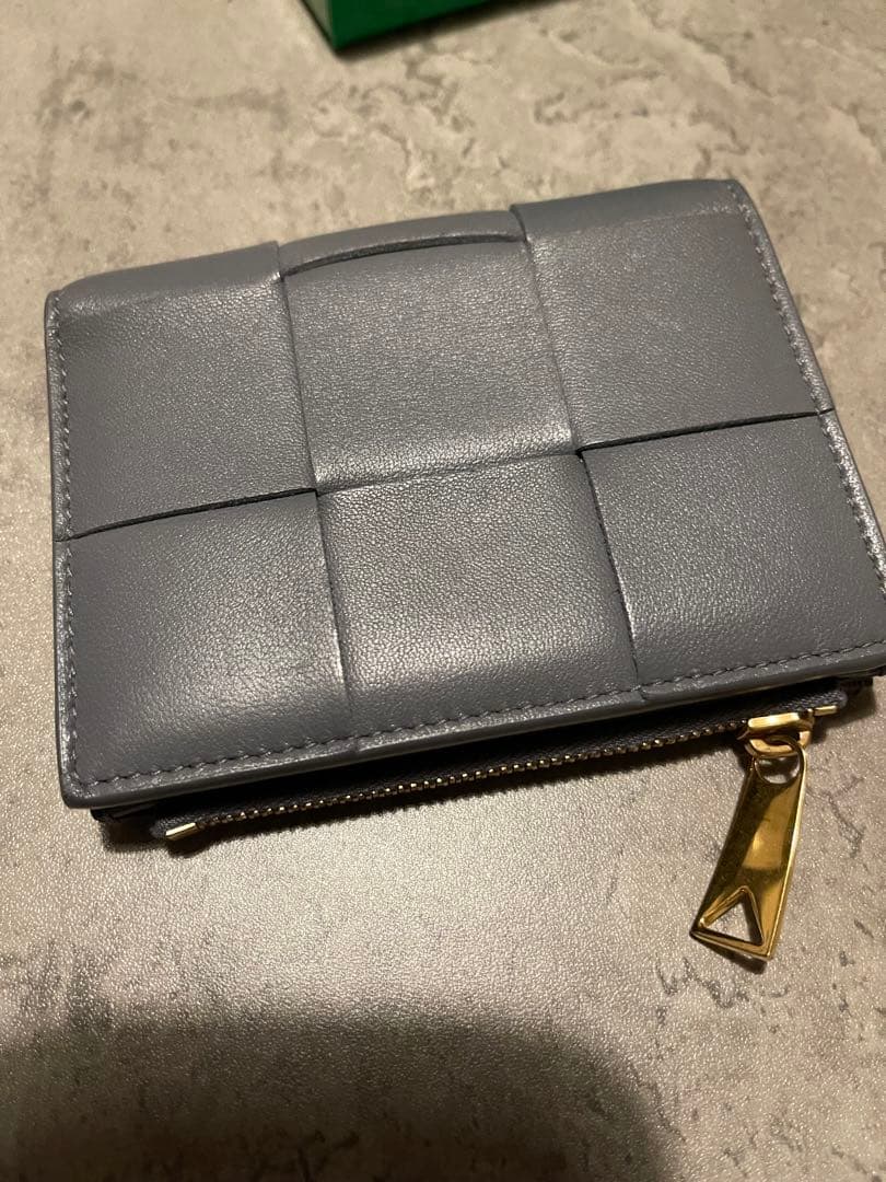 BOTTEGA VENETA グレー 二つ折りファスナーウォレット