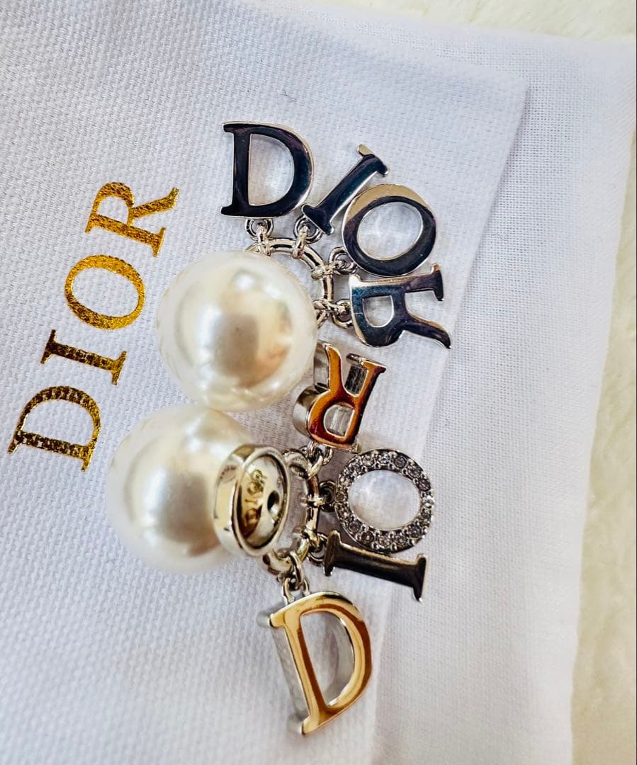 【極美品】DIOR TRIBALES ピアス レジンパール ロゴチャーム