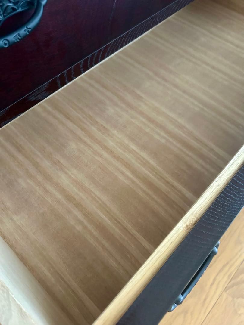 伝統的な木製の和ダンス