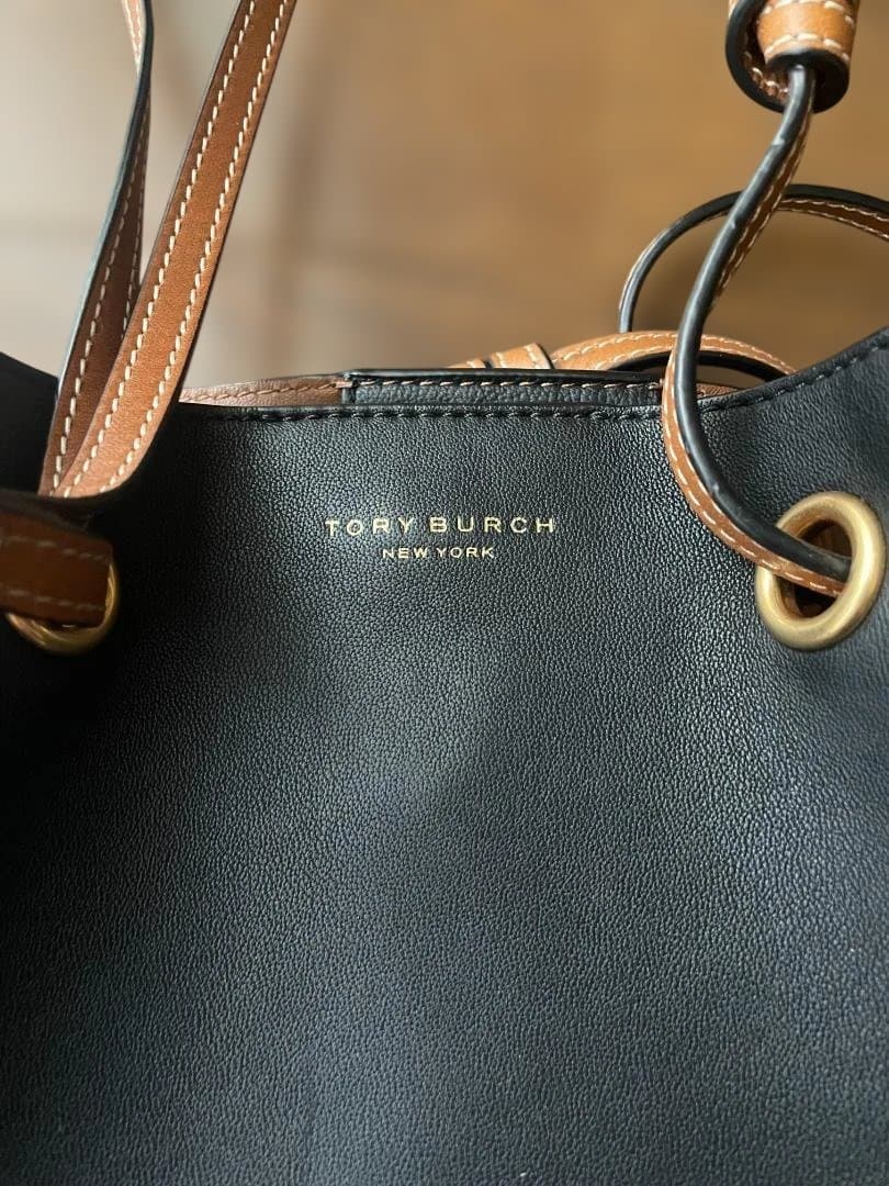 トリーバーチ　ブラック　レザー　ショルダーバッグ