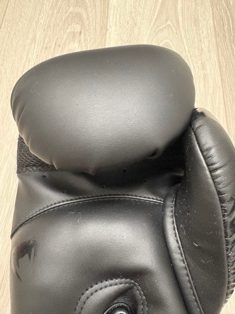 Venum ボクシンググローブ ブラック　16オンス