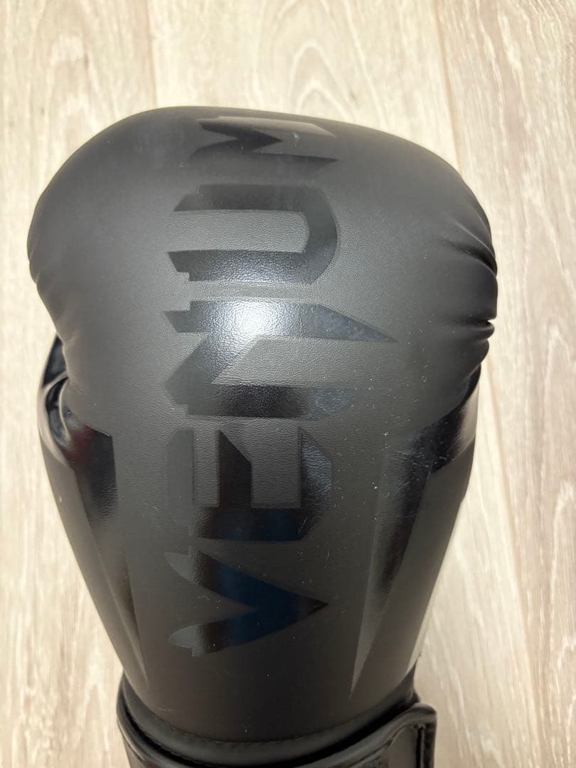 Venum ボクシンググローブ ブラック　16オンス