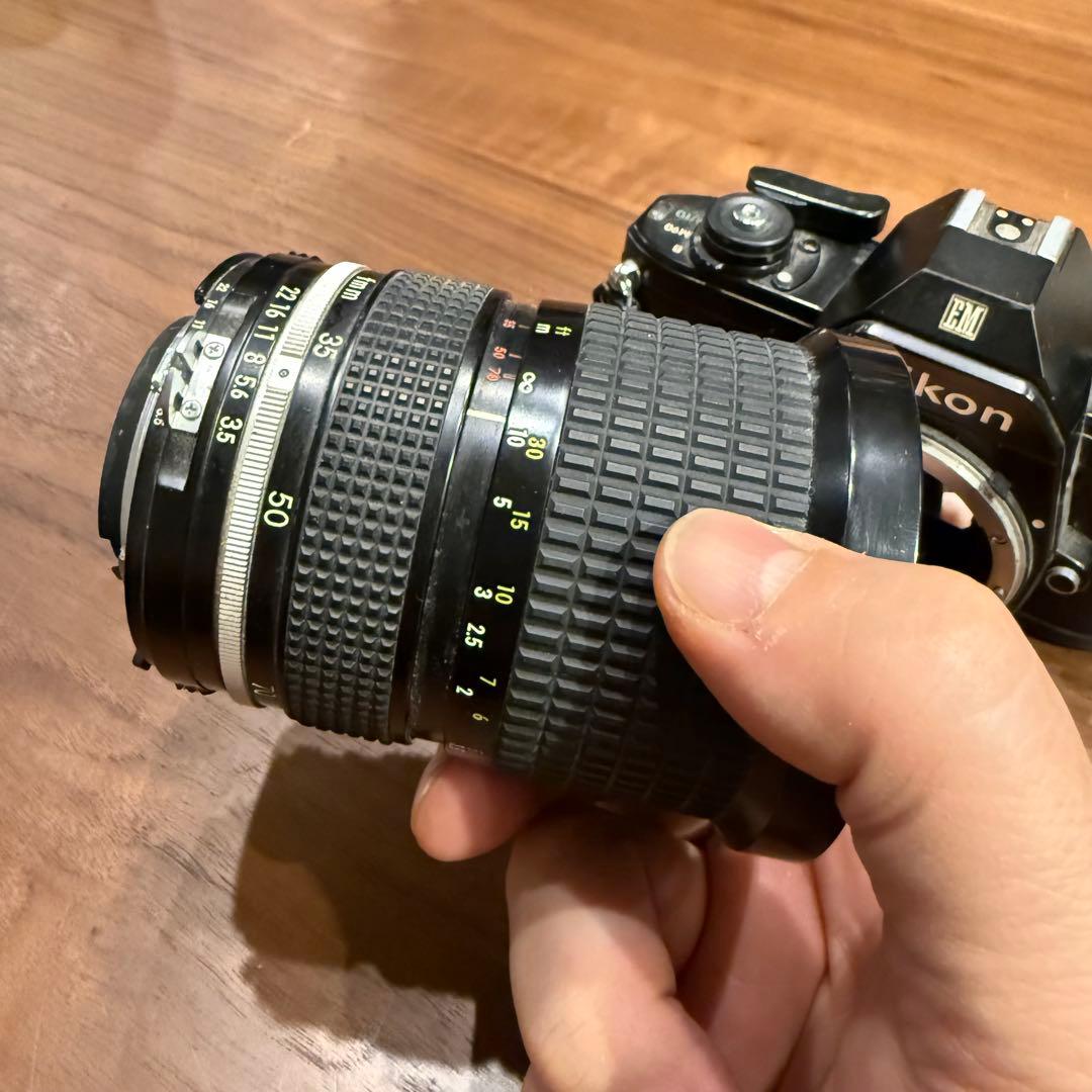 Nikon ニコン EM ブラック ボディ フィルムカメラ　レンズ付き