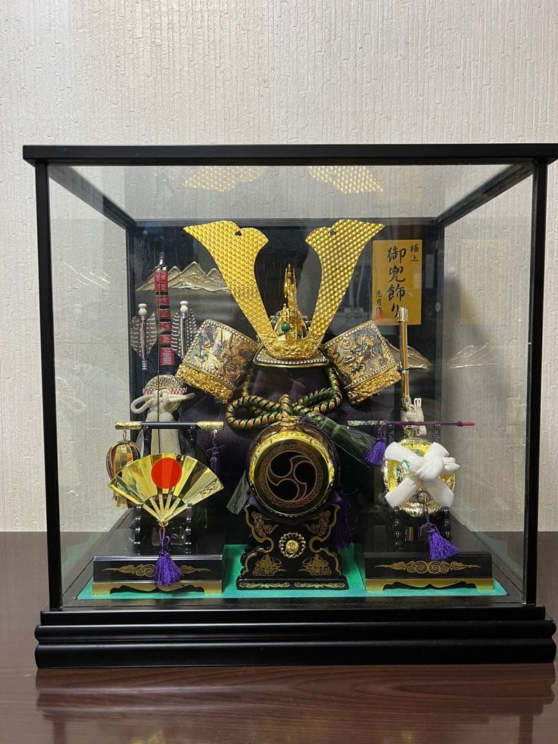 ５月節句　アクリルケース入り兜飾り