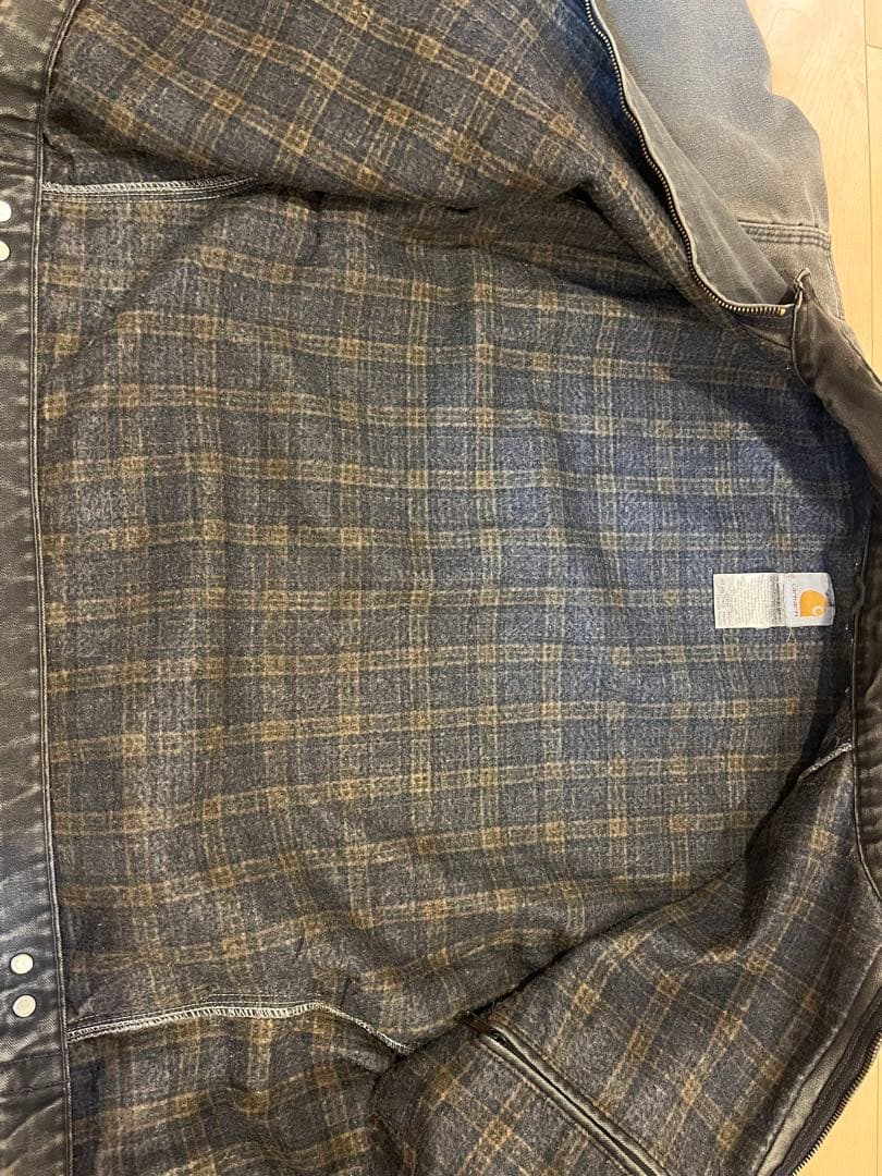 Carhartt ブラック フェード デトロイトジャケット