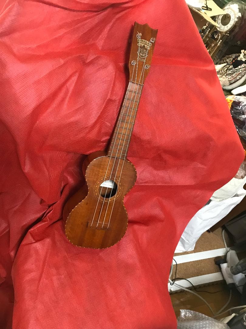 ハワイ初期の名品ウクレレ