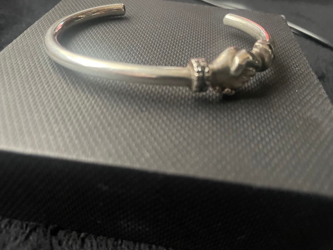 アーチセブンスター　握手バングル ブラックダイヤ