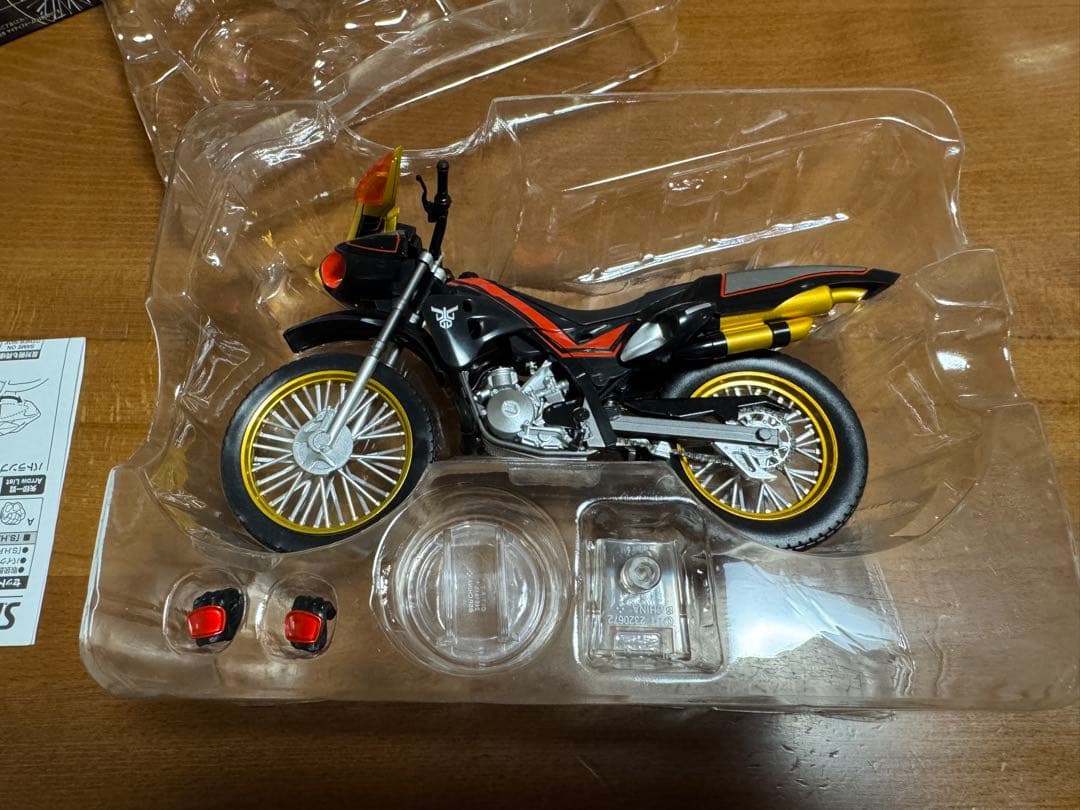 S.H.figuarts ビートチェイサー2000