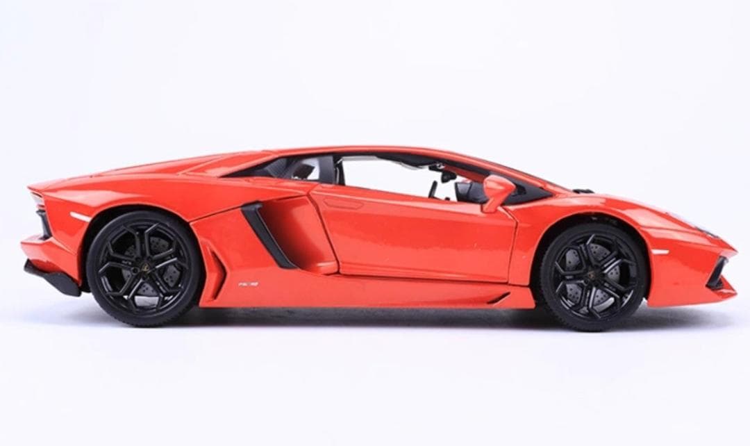 ランボルギーニ Aventador LP 700-4 ミニカー 完成品 1/18