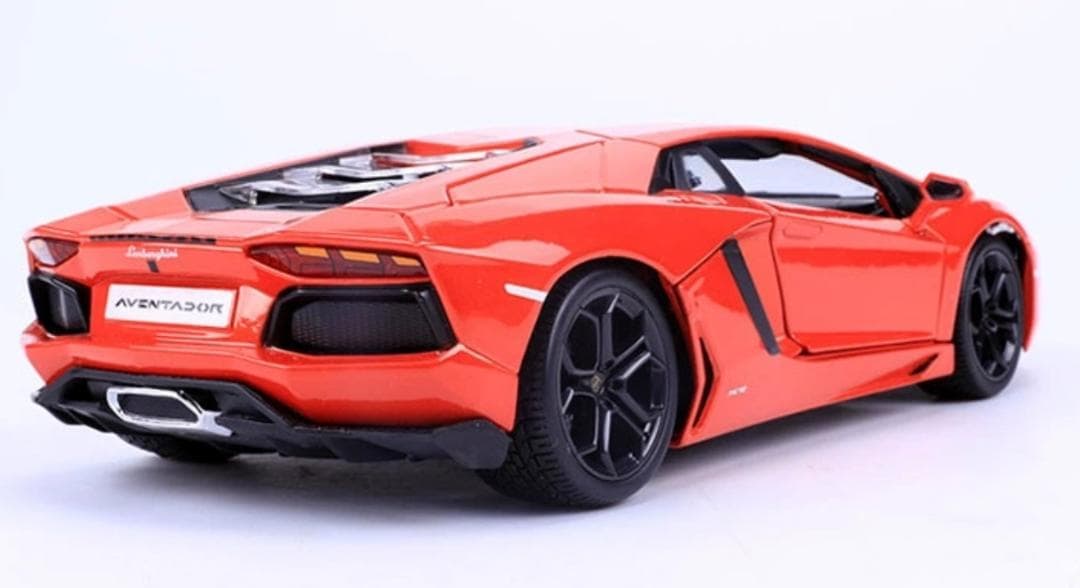 ランボルギーニ Aventador LP 700-4 ミニカー 完成品 1/18