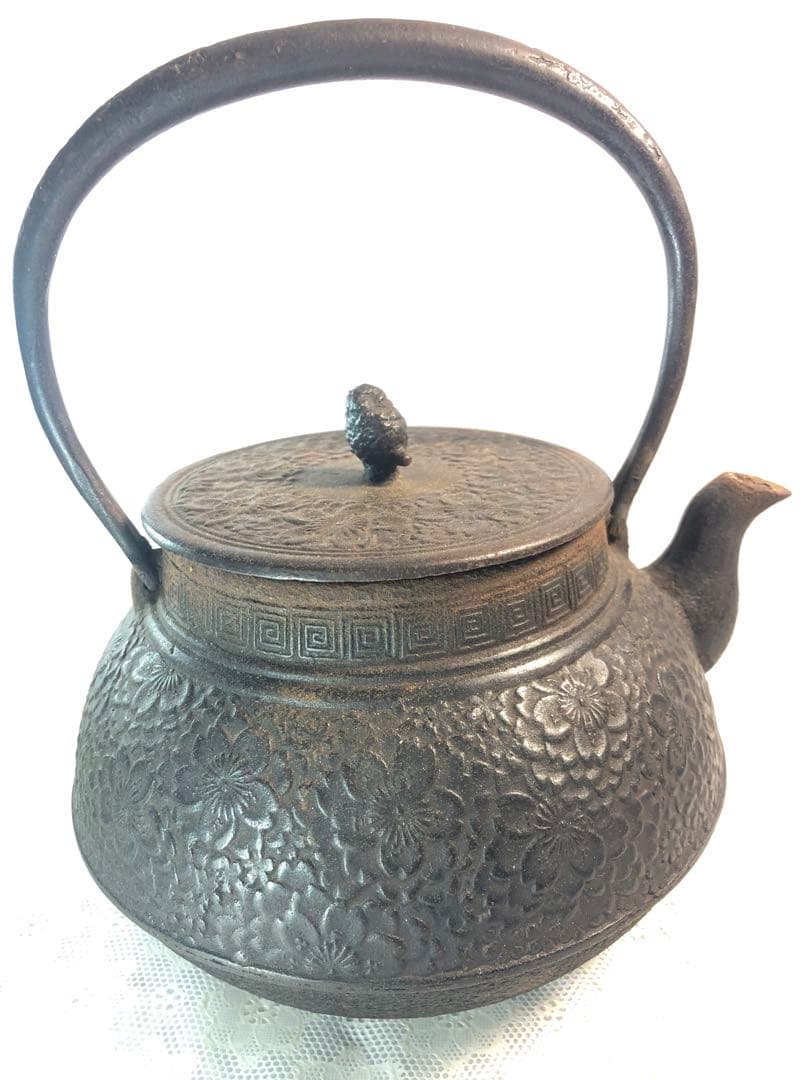 鉄瓶　龍盛堂 花模様 鉄瓶 黒色 鋳鉄製