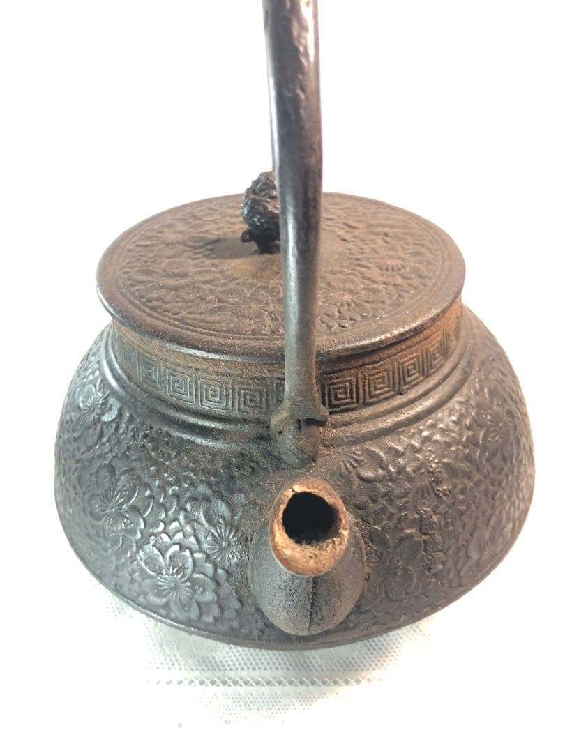 鉄瓶　龍盛堂 花模様 鉄瓶 黒色 鋳鉄製