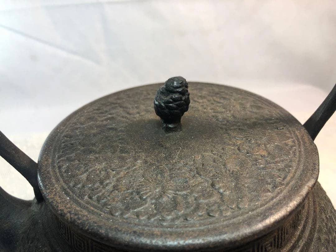 鉄瓶　龍盛堂 花模様 鉄瓶 黒色 鋳鉄製