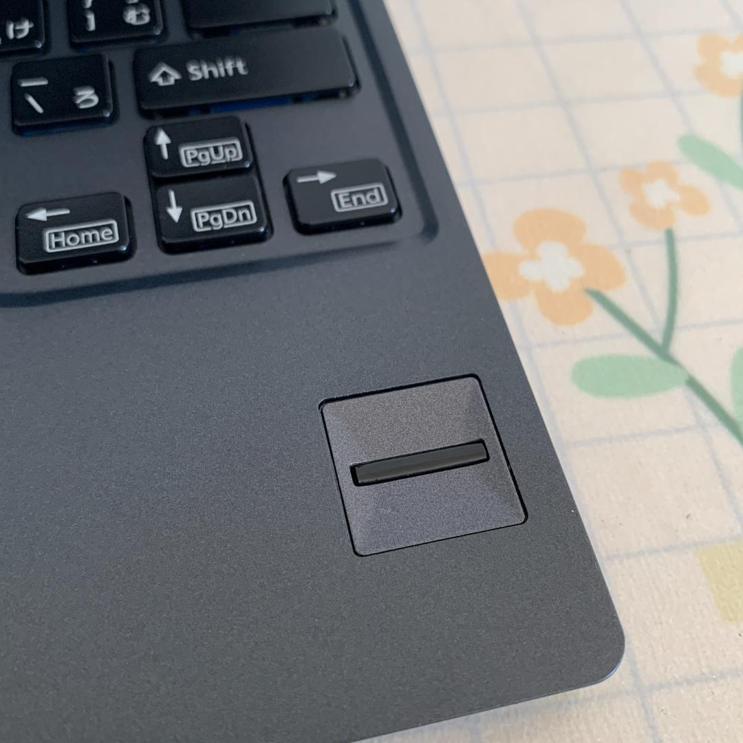 F08B【超軽量】富士通 フルHD/i5第7世代/12GB/SSD256GB v