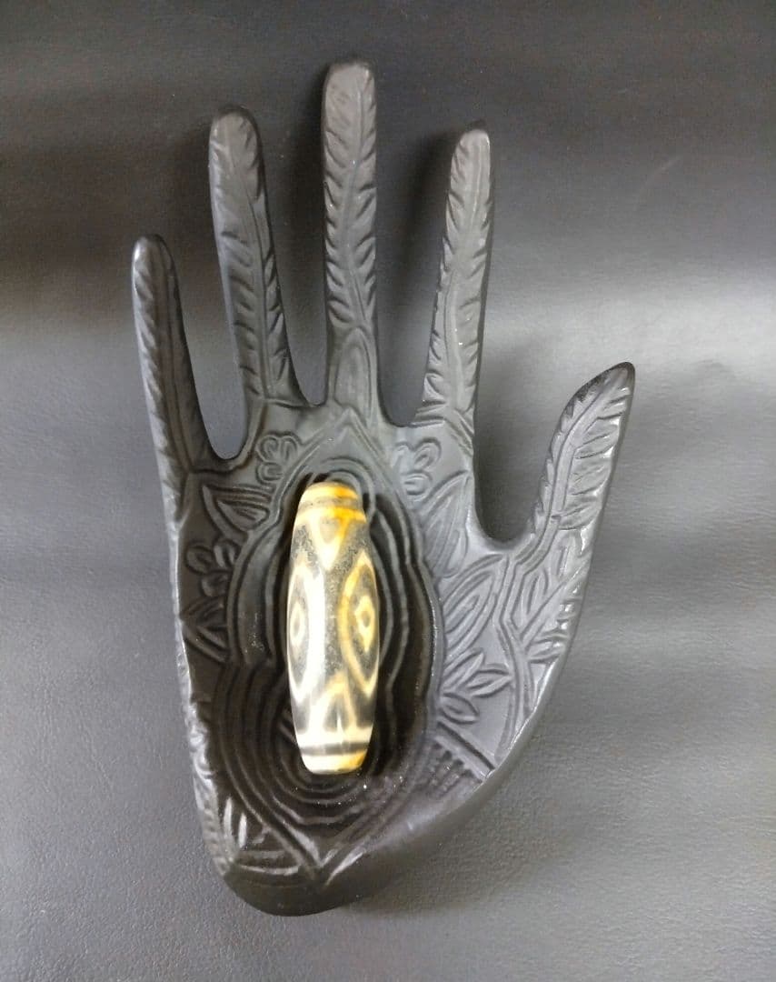 609天珠　特殊　三眼虎牙天珠　三角形　dzibeads！